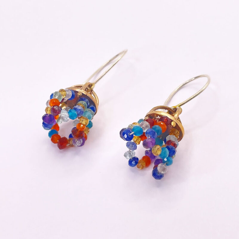 orecchini con pietre multicolore